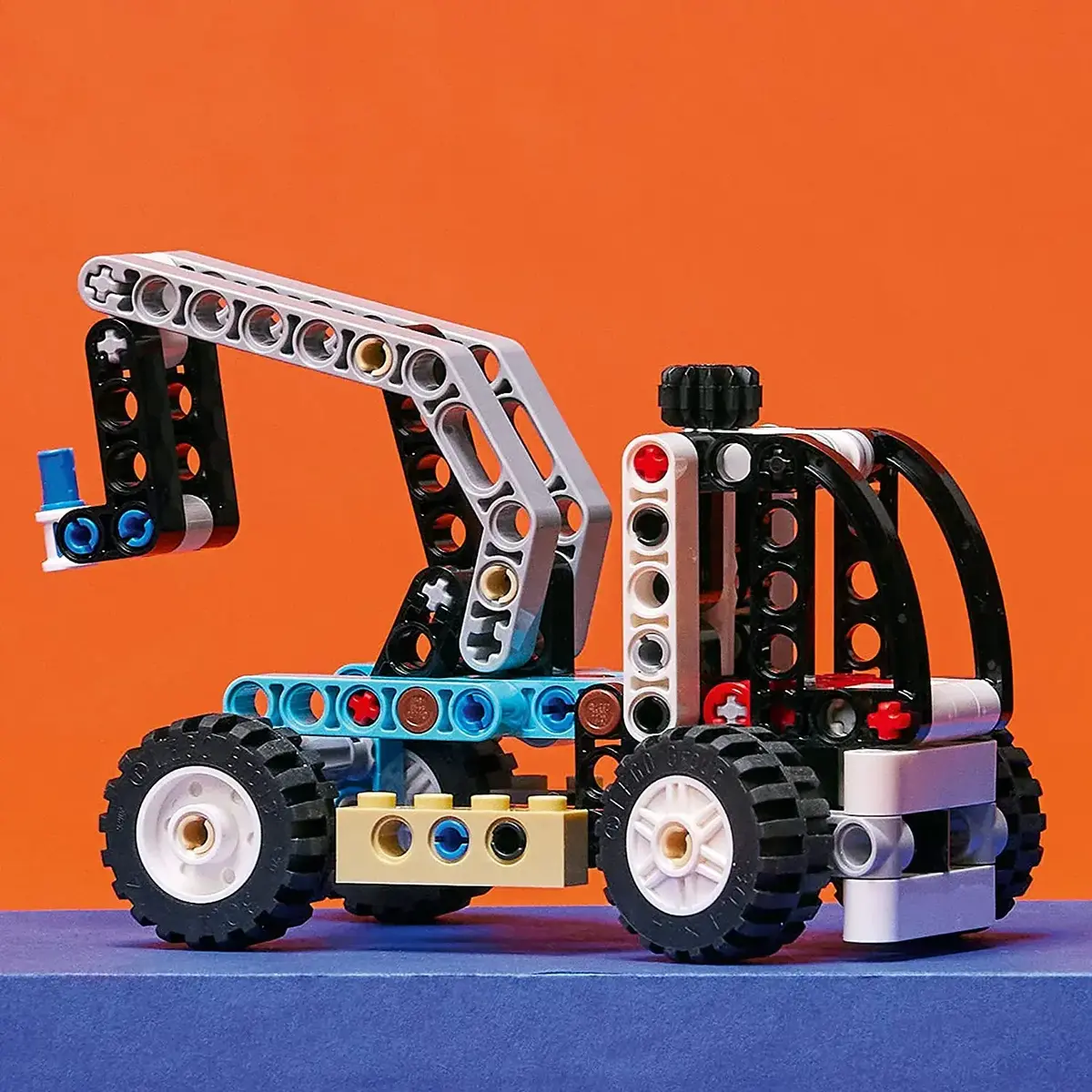 LEGO Technic Teleskopik Yükleyici 42133