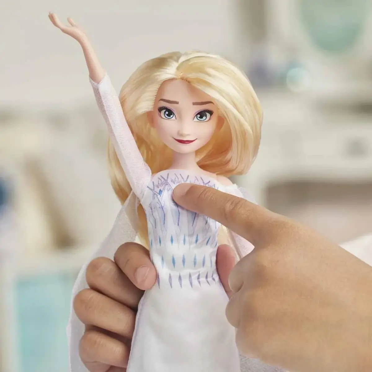 Disney Frozen 2 Şarkı Söyleyen Kraliçe Elsa