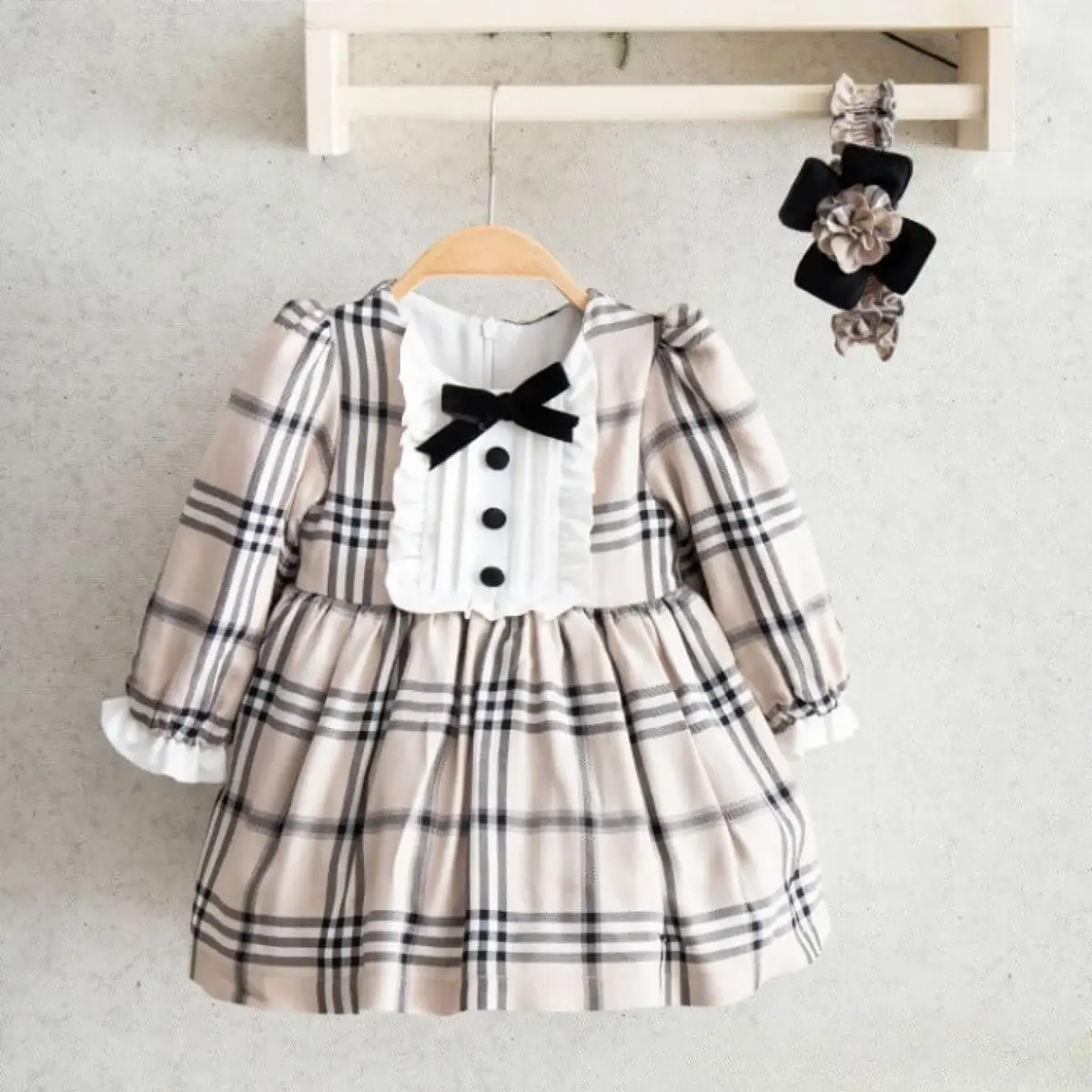 Miomini Elbise Saç Bantlı Fiyonklu Ekose Kadife Şeritli Bej
