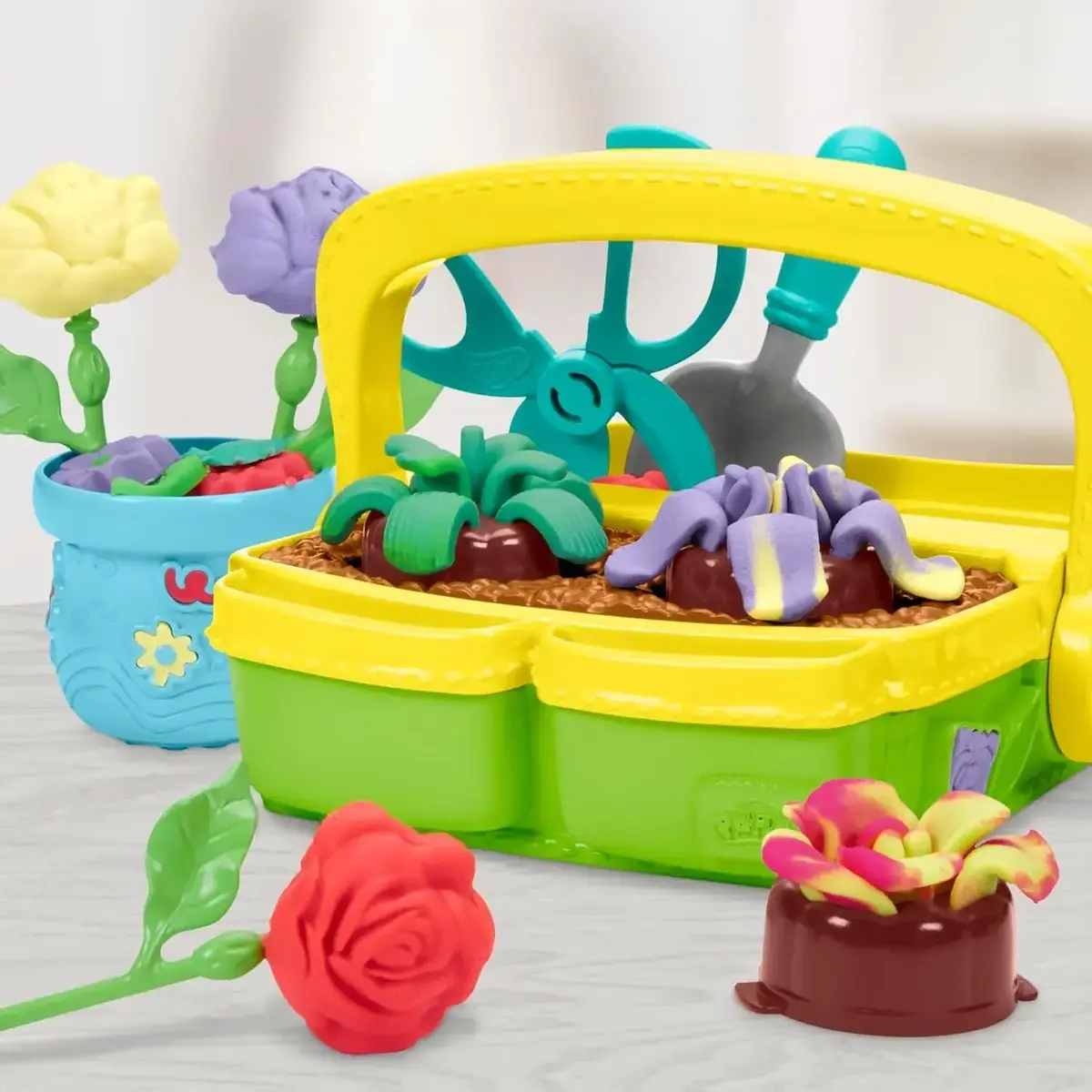 Play-Doh Renkli Çiçekler Botanik Oyun Seti