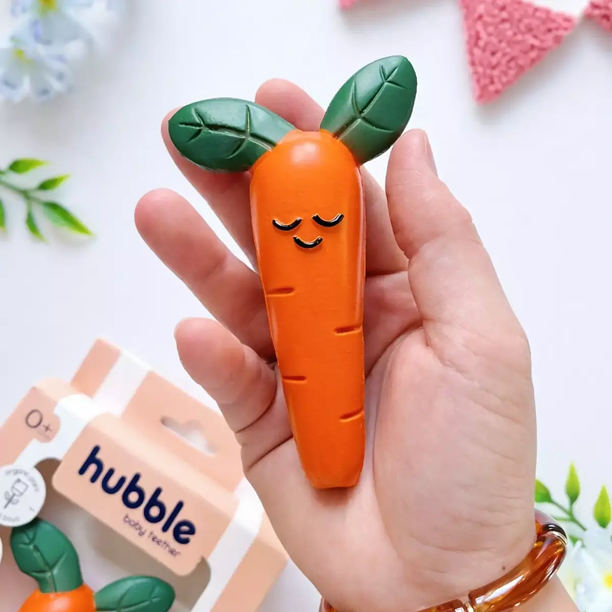 Hubble Doğal Bebek Diş Kaşıyıcı Ve Oyuncağı Havuç