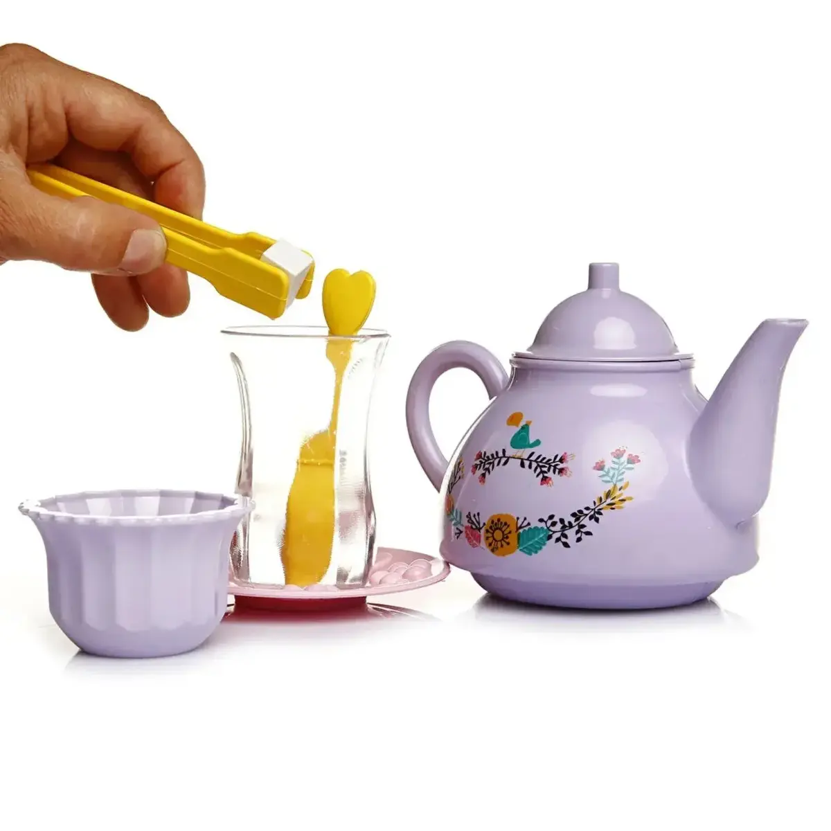 Kutulu Fincanlı Çay Vakti