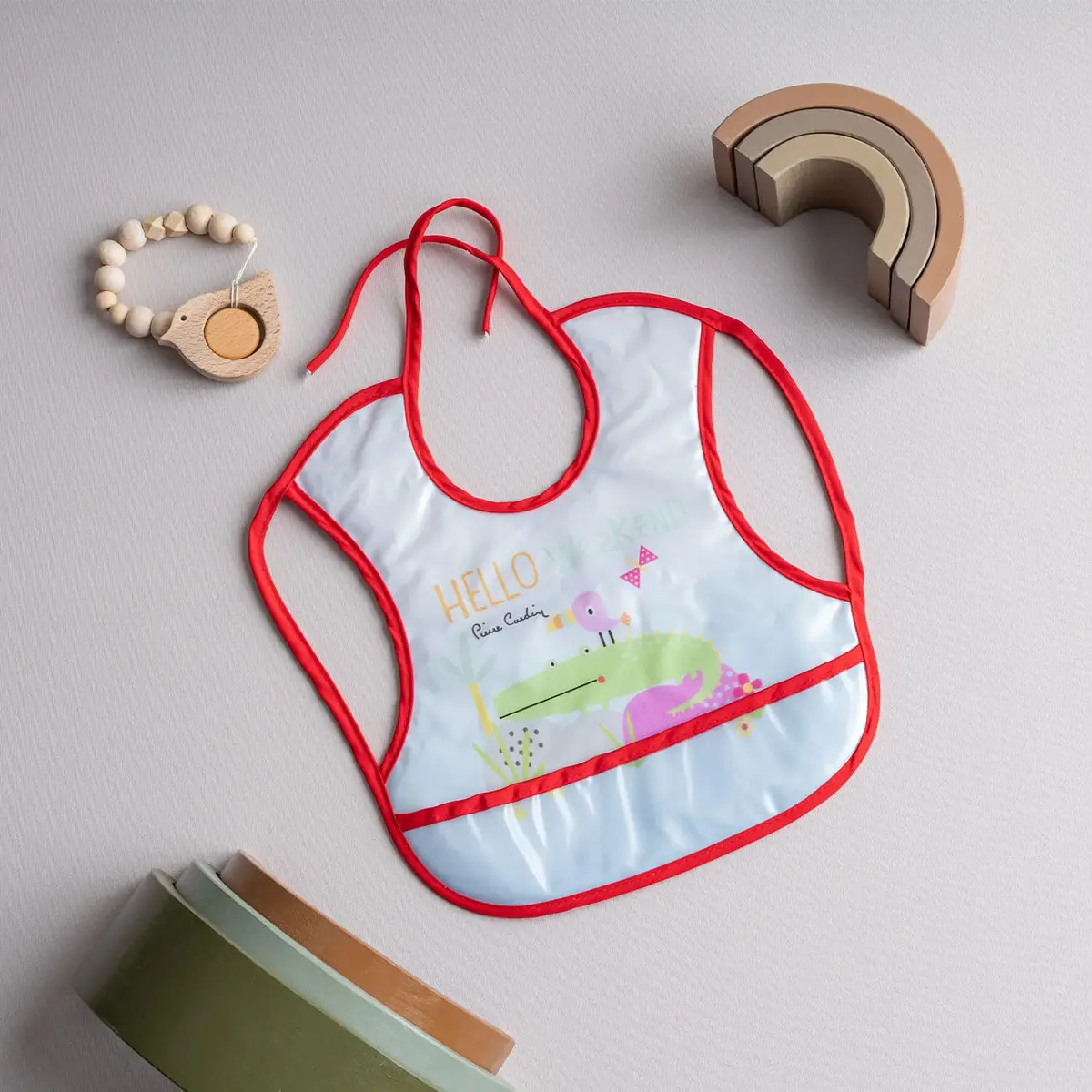 Pierre Cardin Mama Önlüğü Kol Geçmeli PVC Kırmız Pierre Cardin Mama Önlüğü Kol Geçmeli PVC Kırmız