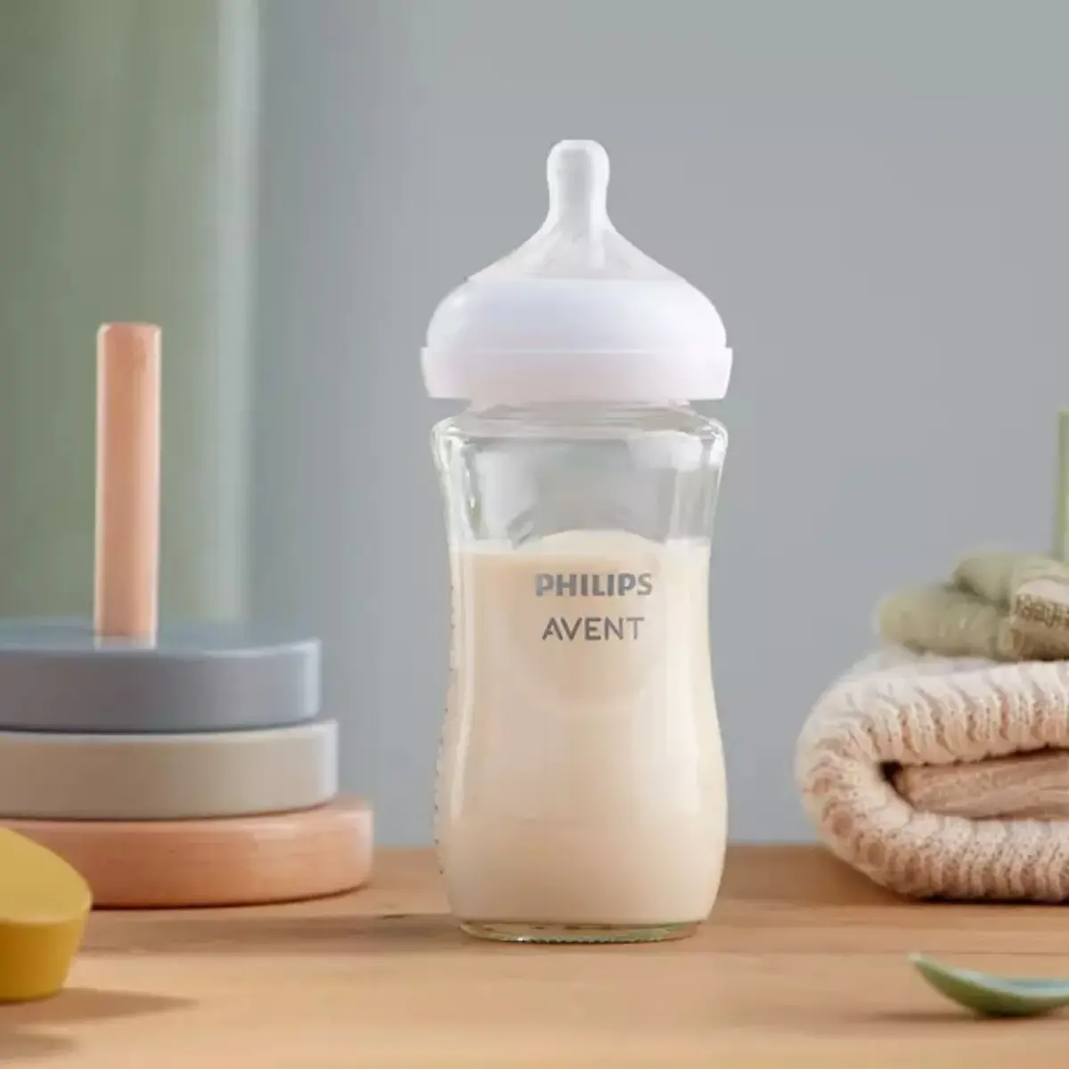 Philips Avent Doğal Tepkili Cam Biberon 240ml 1+ Ay