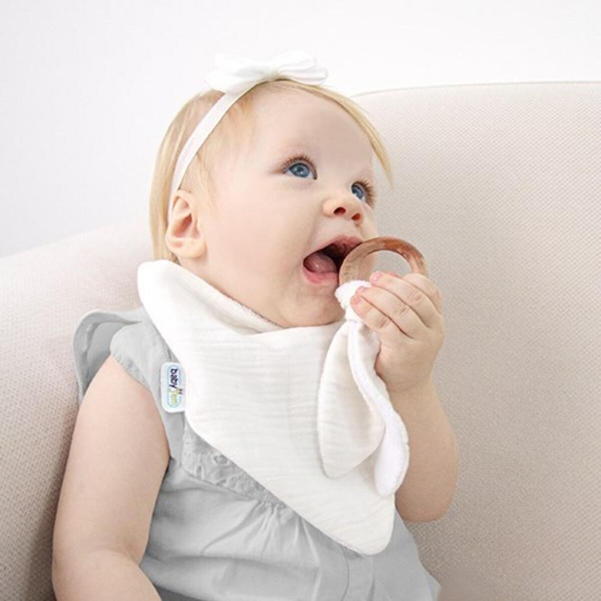 Babyjem Ahşap Diş Kaşıyıcılı Bürümcük Müslin Önlük Ekru