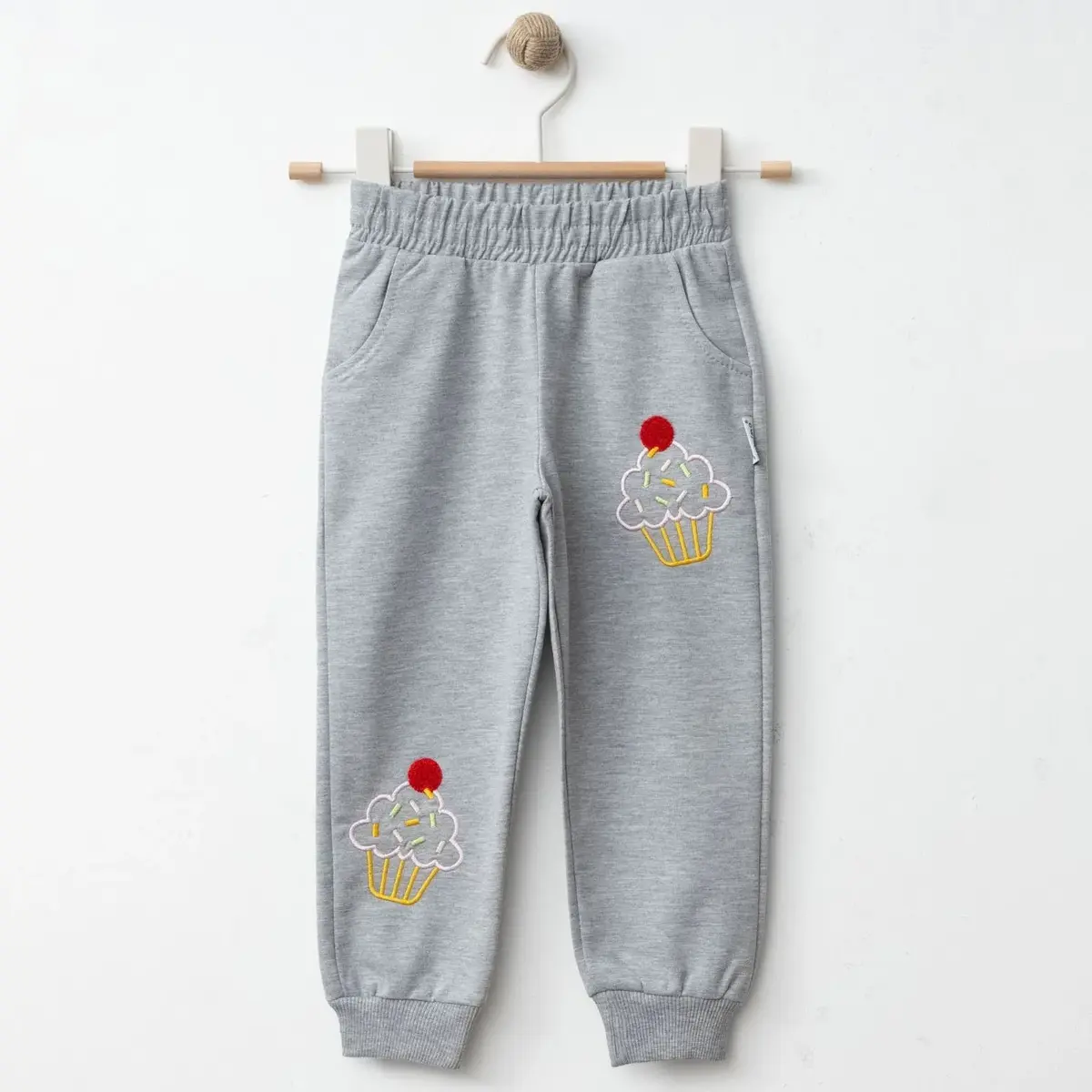 Winimo Eşofman Altı Cupcake Nakışlı Gri Winimo Eşofman Altı Cupcake Nakışlı Gri