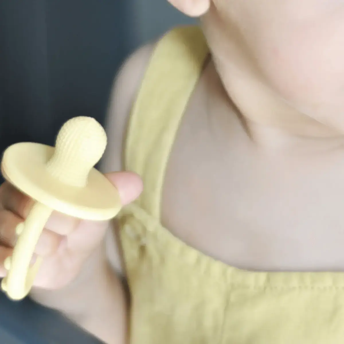 Oioi Gummy Silikon Diş Kaşıyıcı 3+ Ay Mellow Yellow