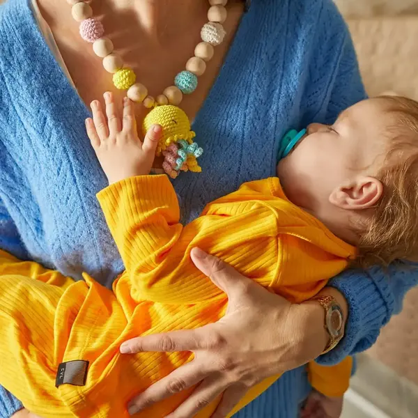 Anne Emzirme Kolyesi 