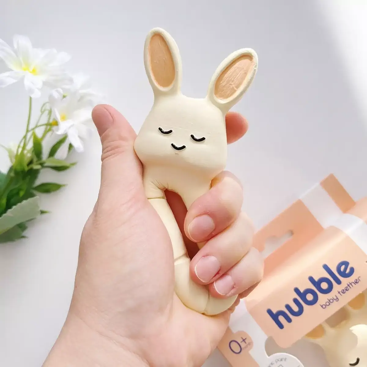 Hubble Doğal Bebek Diş Kaşıyıcı Ve Oyuncağı Tavşan Halkalı