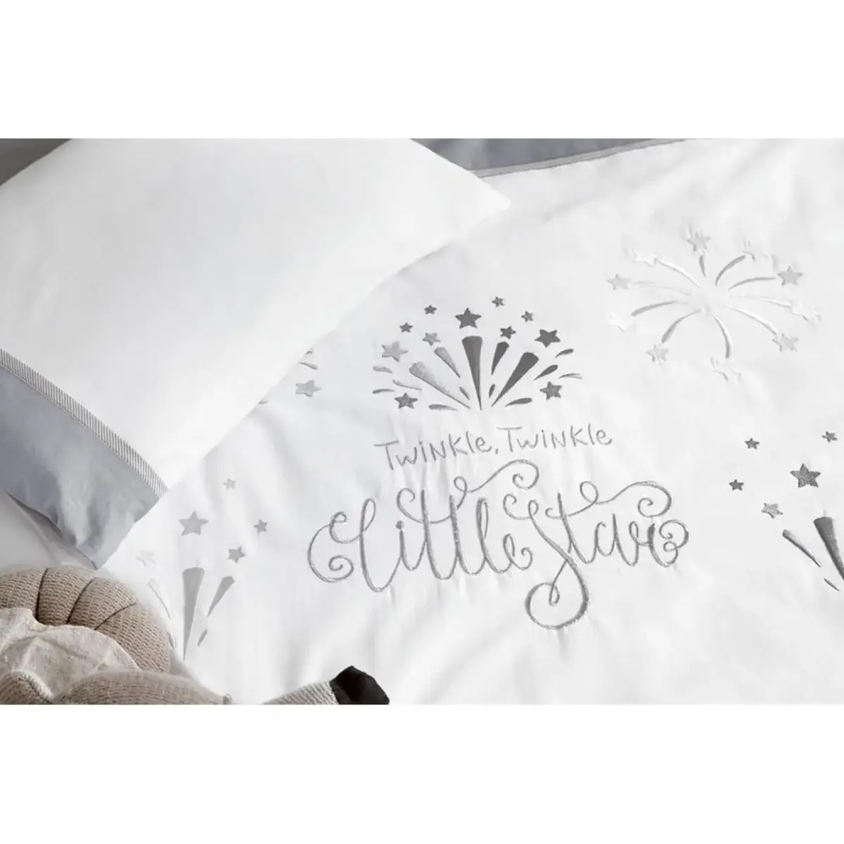 Pierre Cardin Deluxe Little Stars in White Bebek Uyku Seti 80x130