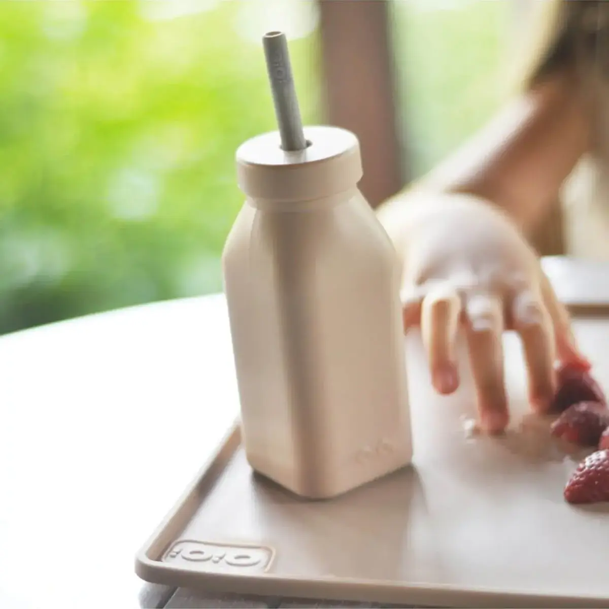 OiOi Şişe + Pipet Bubble Beige - Powder Grey