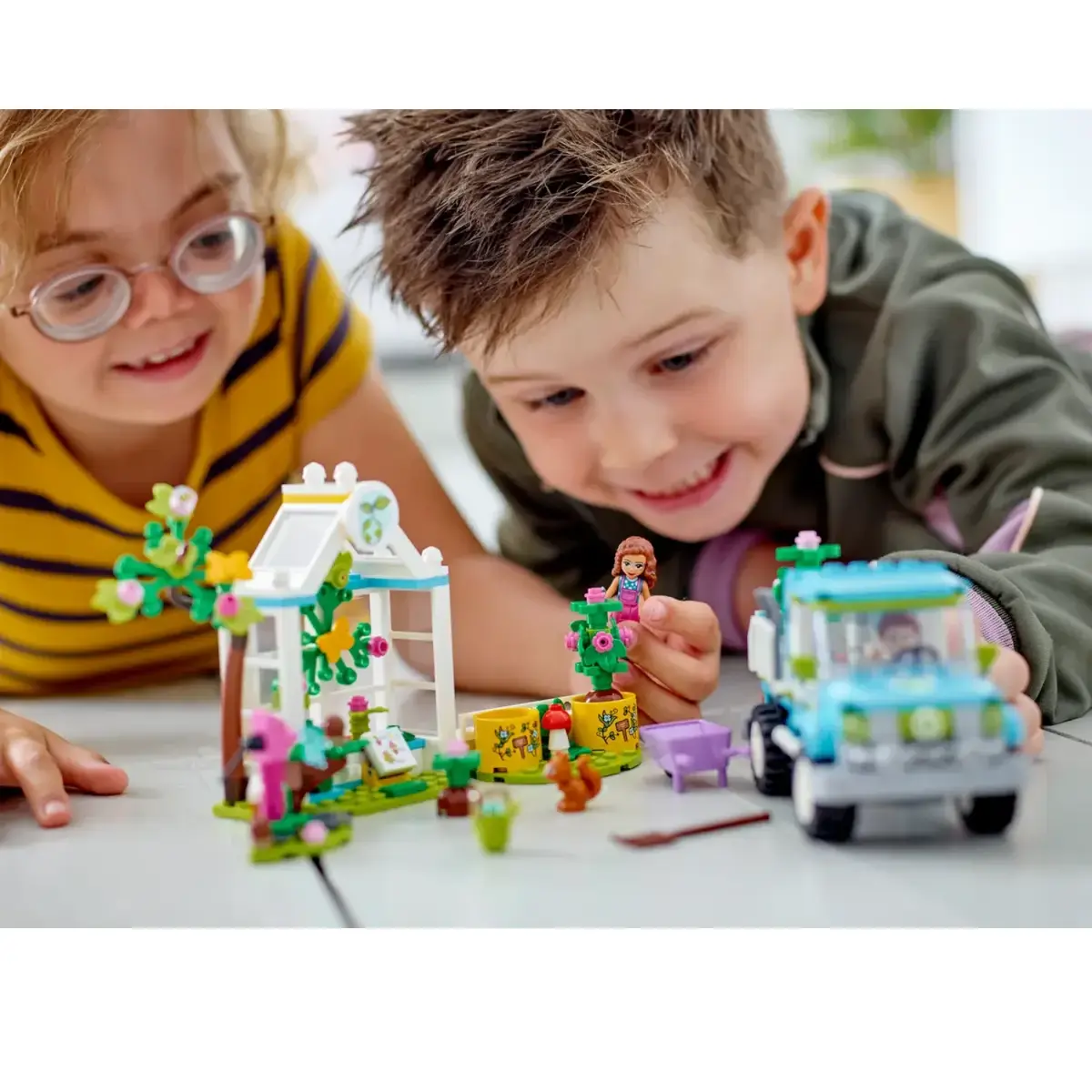 LEGO Friends Ağaç Dikme Aracı 41707