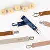 OiOi Klips Cinnamon Brown Silikon Emzik & Diş Kaşıyıcı Askısı 0+ Ay