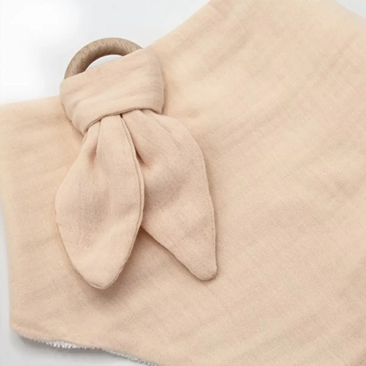 Babyjem Ahşap Diş Kaşıyıcılı Bürümcük Müslin Önlük Somon