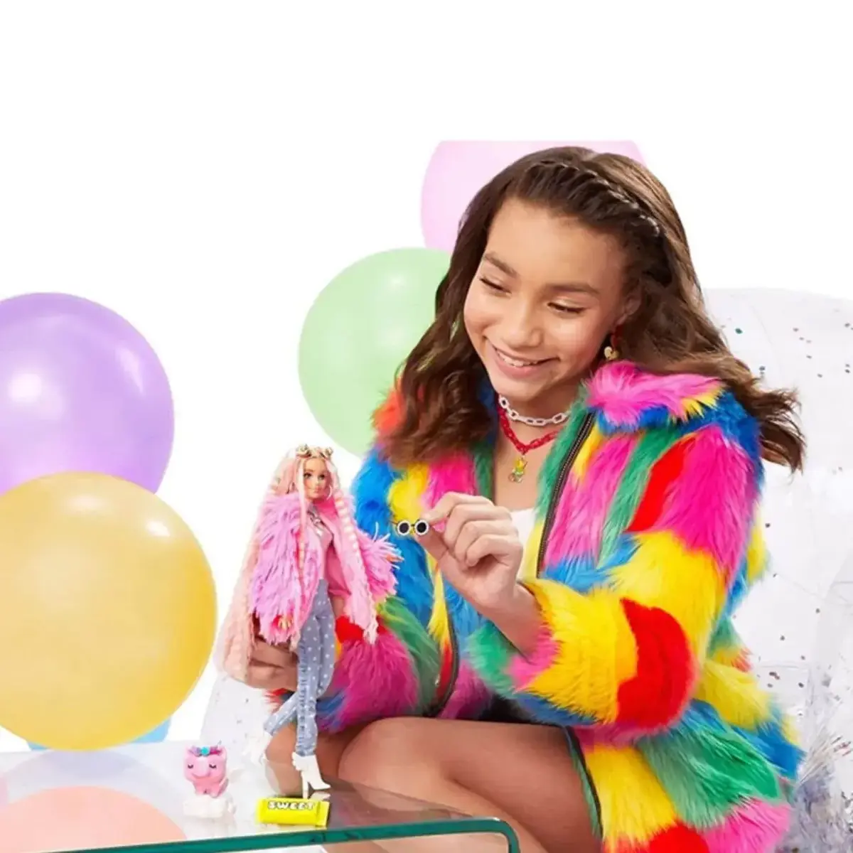 Barbie Extra Pembe Ceketli Bebek