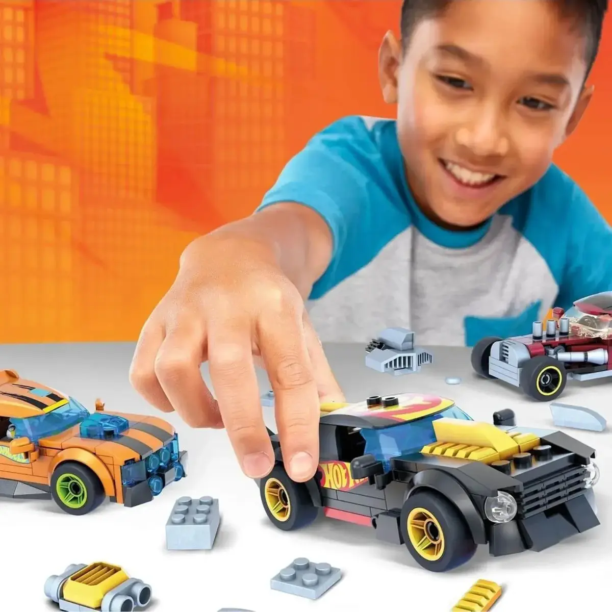 Hot Wheels Aksesuarlı Dörtlü Araç Set