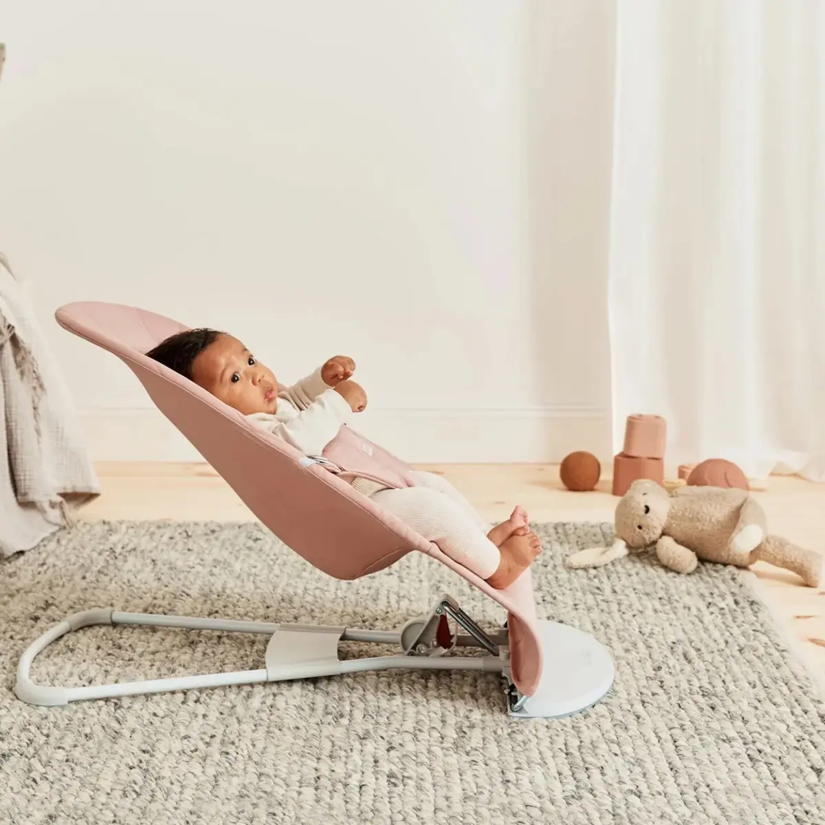 Babybjörn Bliss Ana Kucağı Petal Cotton Woven Oyuncaklı Dusty Pink