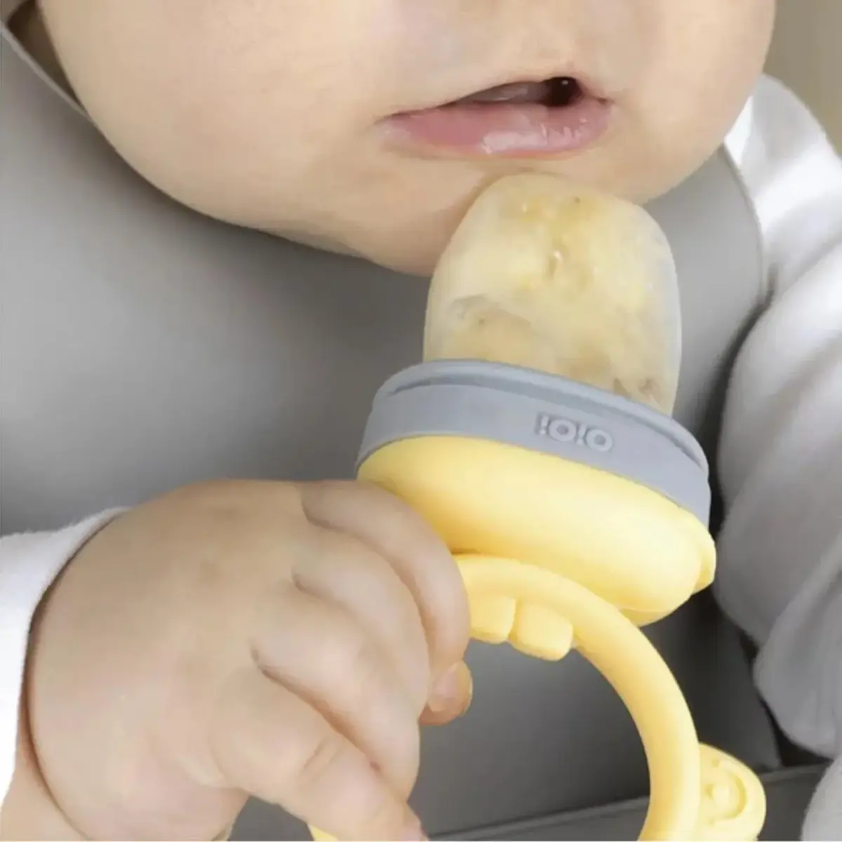 OiOi Püre Meyve Ve Sebze Alıştırıcı ,OiOi Puzzle Vakumlu Mama Tabağı  Mellow Yellow - Powder Grey