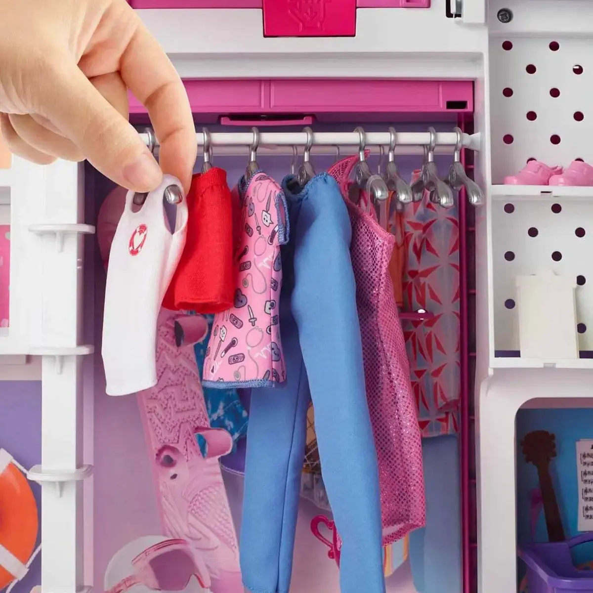 Barbie ve Rüya Dolabı Oyun Seti