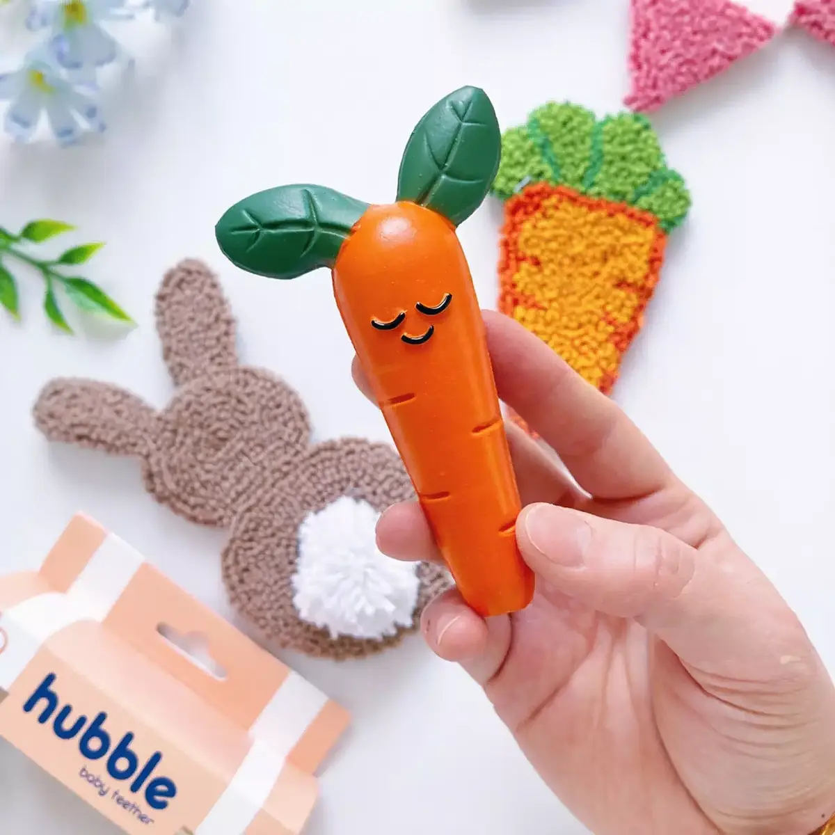 Hubble Doğal Bebek Diş Kaşıyıcı Ve Oyuncağı Havuç