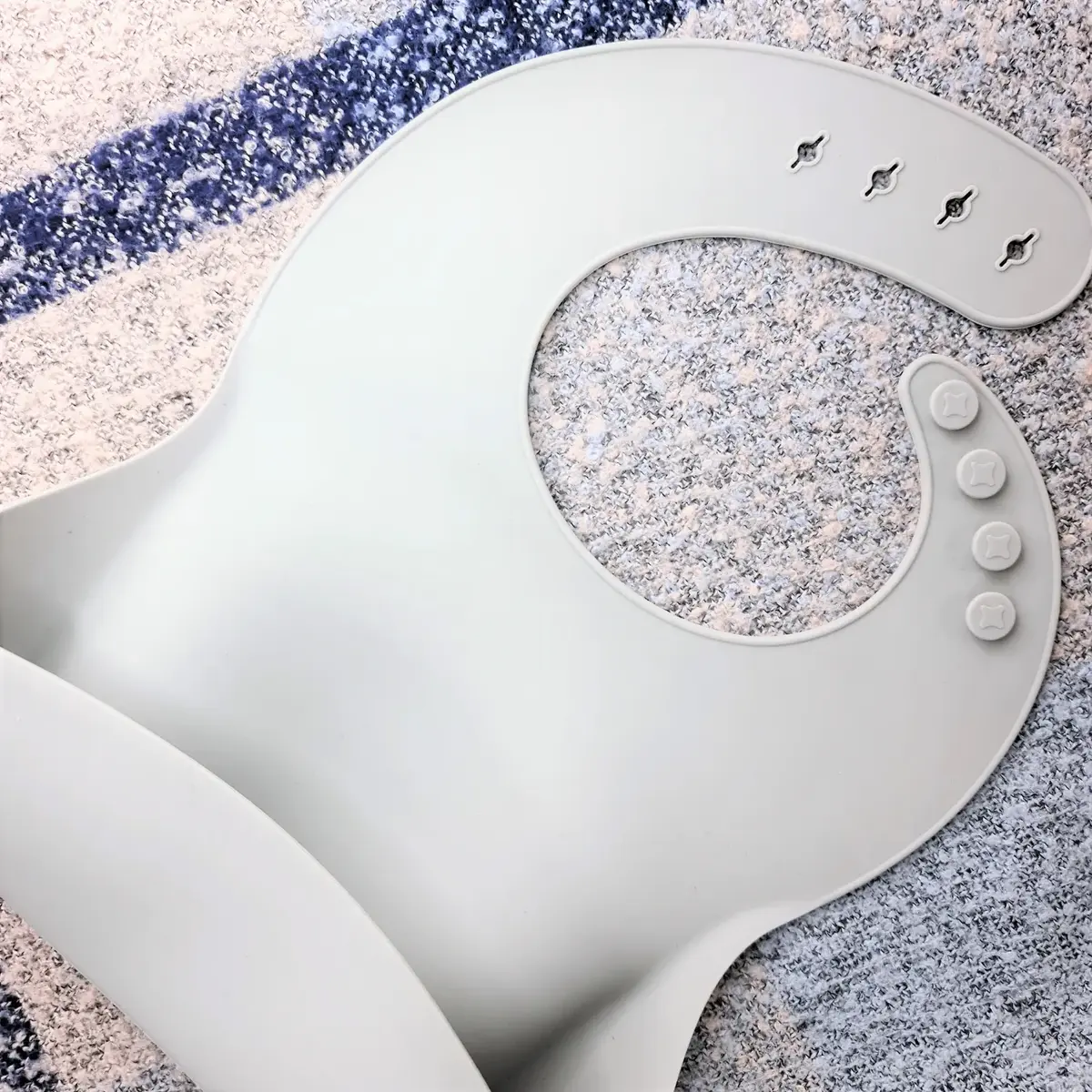 OiOi Silikon Mama Önlüğü 6+ Ay Powder Grey