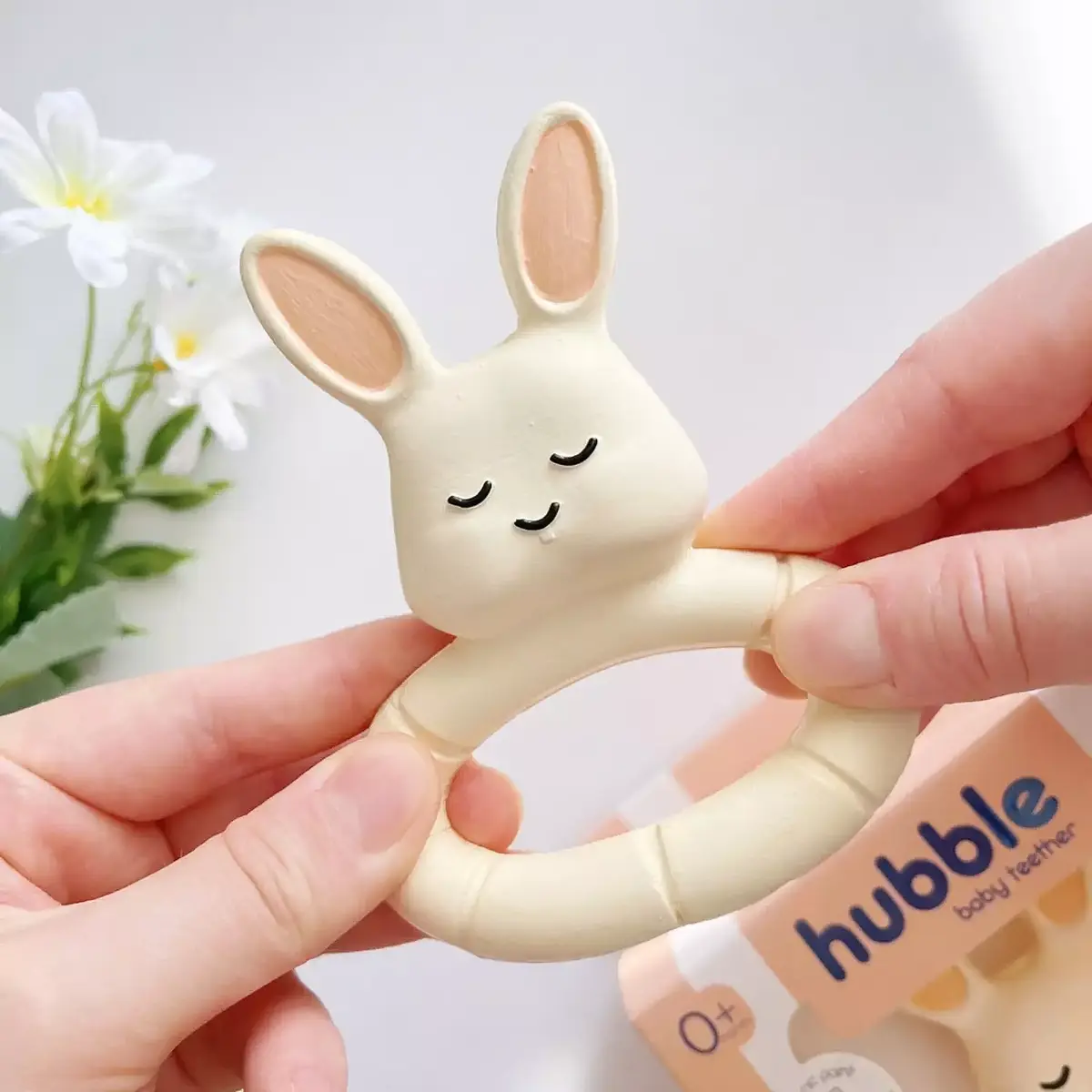 Hubble Doğal Bebek Diş Kaşıyıcı Ve Oyuncağı Tavşan Halkalı